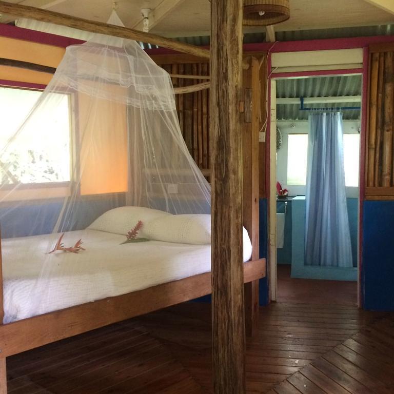 Roots Jungle Retreat Villa Marigot Dış mekan fotoğraf